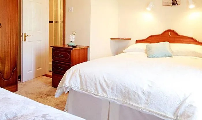 Bay View Guest House And B&B Голуэй