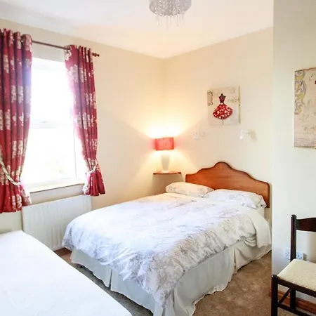 Bay View Guest House And B&B גלוואיי