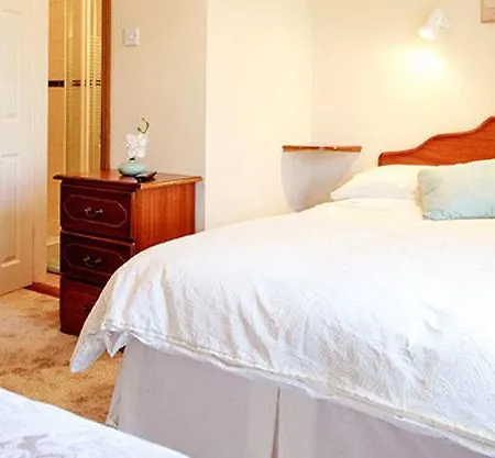 Bay View Guest House And B&B גלוואיי