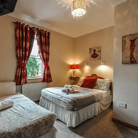 Bay View Guest House And B&B בית הארחה