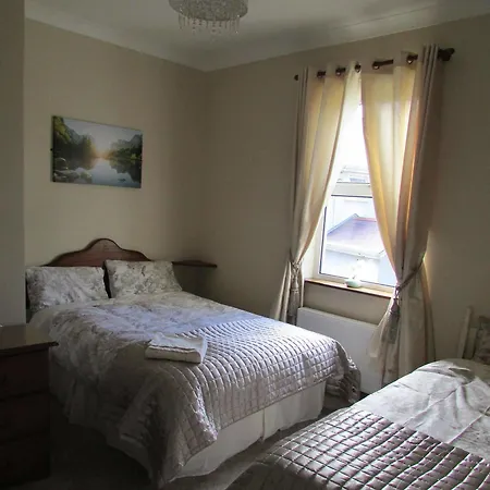 Bay View Guest House And B&B גלוואיי